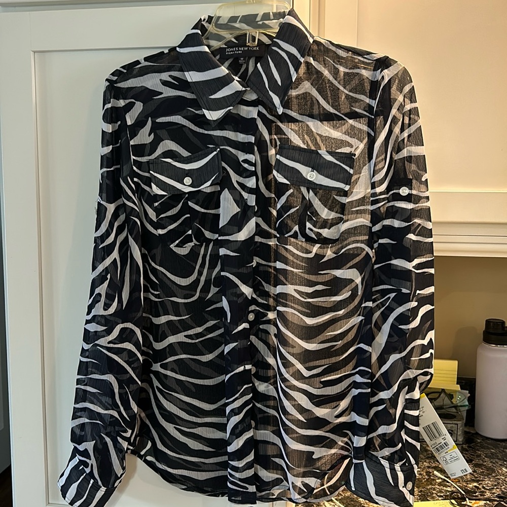 Jones New York blouse, never worn-with tag. Size medium, dark blue and white